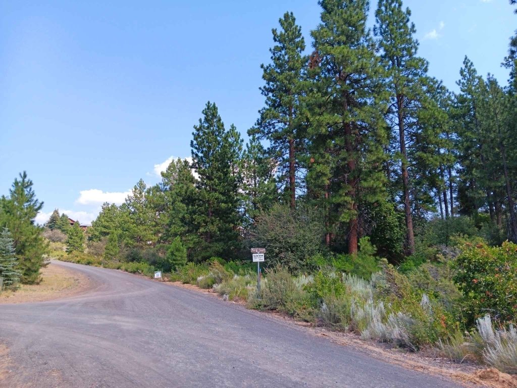Flat terrain land for sale in Klamath County, Oregon near Chiloquin