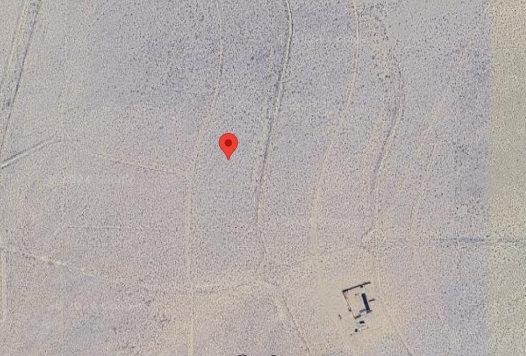 2.27 acres of flat terrain land near Lockhart, San Bernardino - photo 5