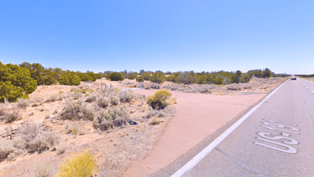 Flat terrain 2.5 acre lot near Saint Johns, Arizona - photo 2