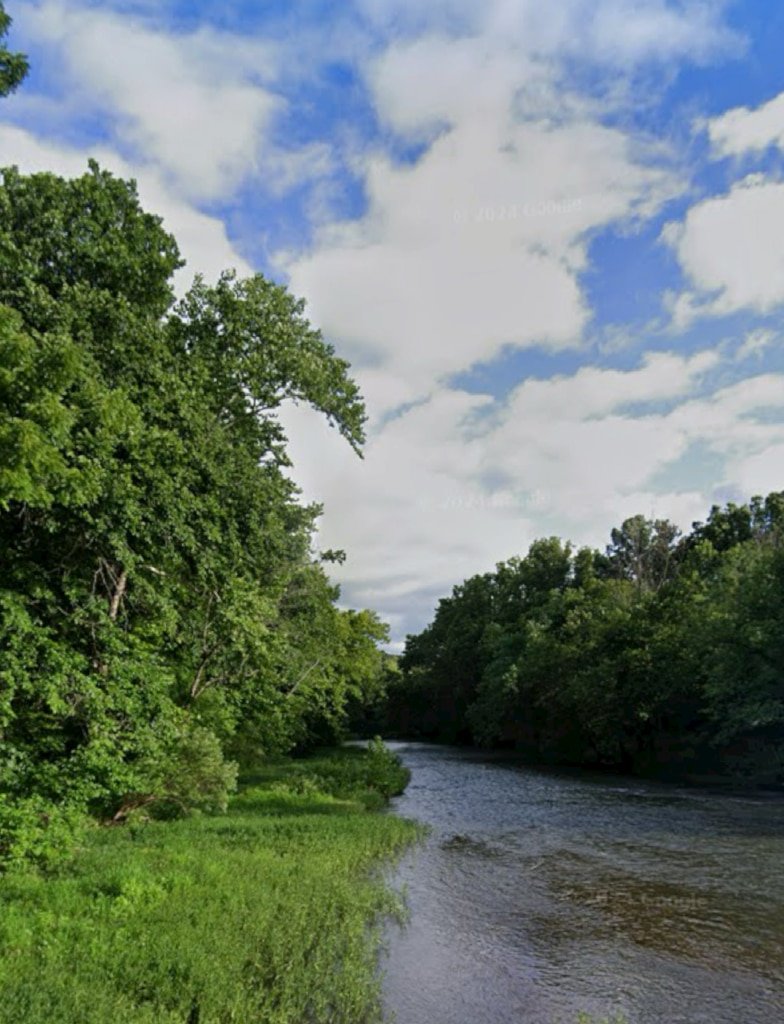Buildable riverfront land on Powhantan Dr., Cherokee Village AR - photo 2