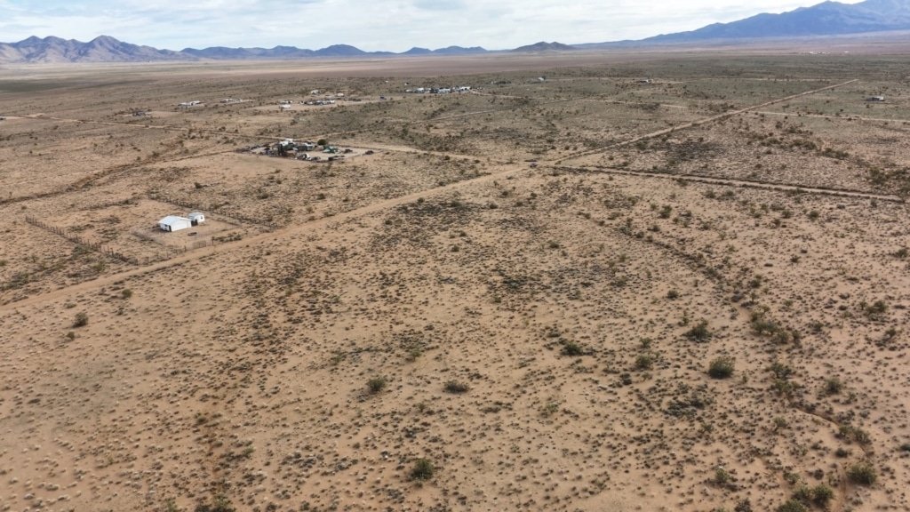 Mountain view land parcel in Mohave County, Kingman area - photo 6