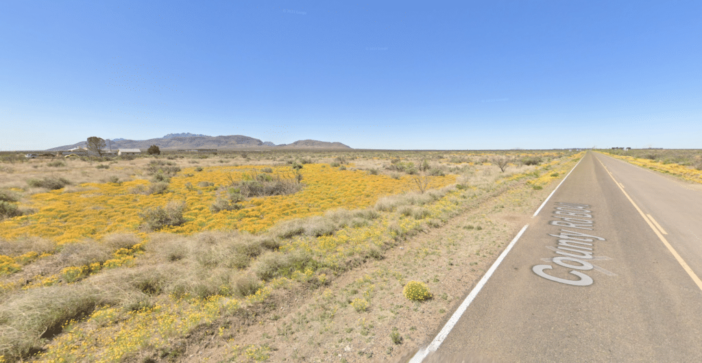 Flat terrain 1-acre property in Luna County, New Mexico with road access - photo 2