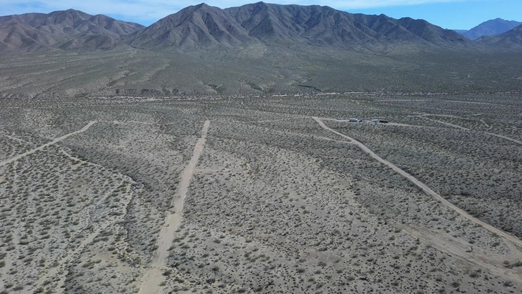 1 acre sloped desert lot in Mohave County, Arizona - $7,900 - photo 2