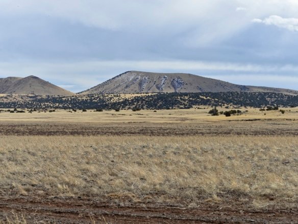 1 Acre Land for Sale in the Arizona High Desert is the perfect place to get away from the city noise on weekends. Use it as your home base while you go explore Fool Hollow Lake Recreation Area, Apache-Sitgreaves, Tonto & Coconino National Forests, and Petrified Forest National Park.