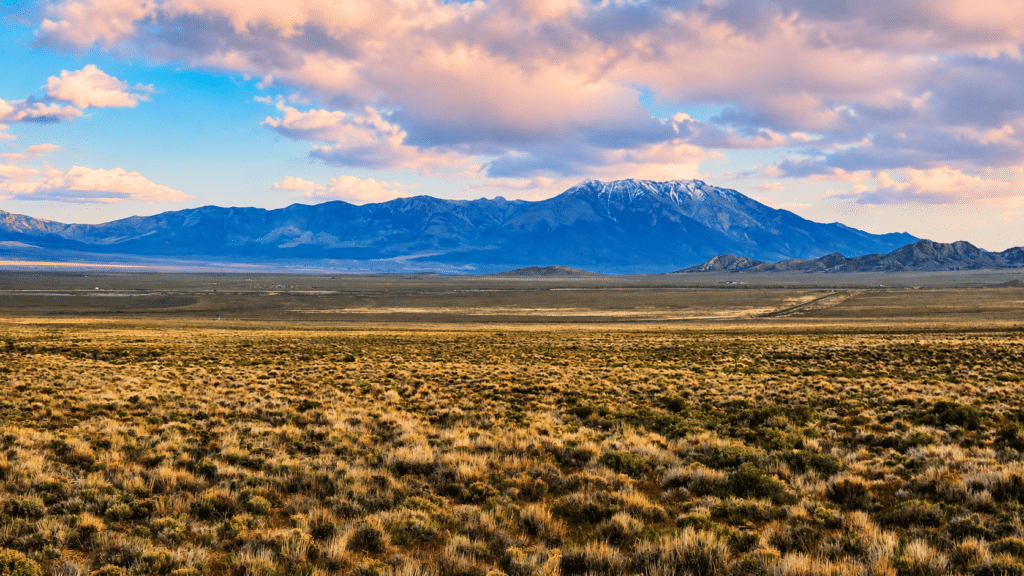 Buildable lot in Elko, Nevada with well water and septic system - photo 2