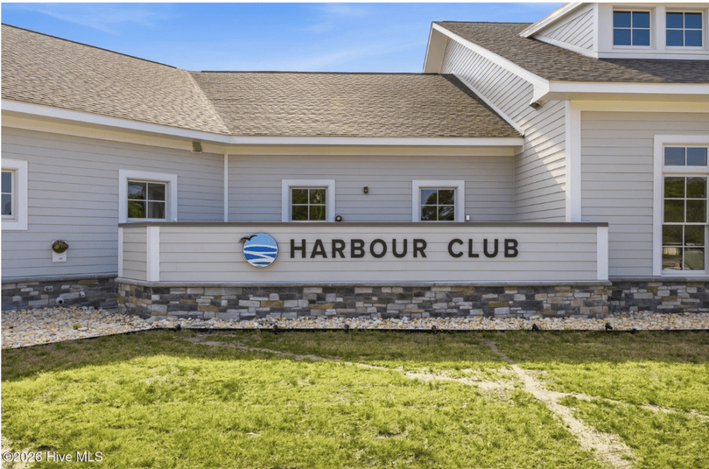 Residential building lot in Fairfield Harbour gated community, Craven County
