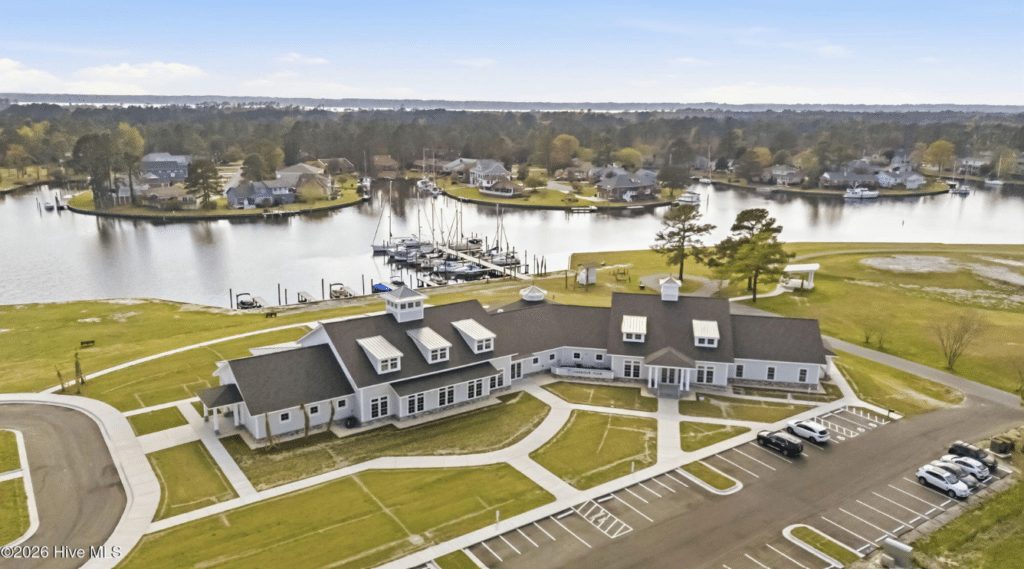 Residential zoned lot with power, water and sewer available near New Bern