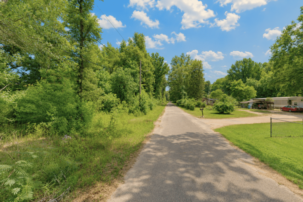 Buildable land listing in Laurel area, Jones County, Mississippi - photo 5