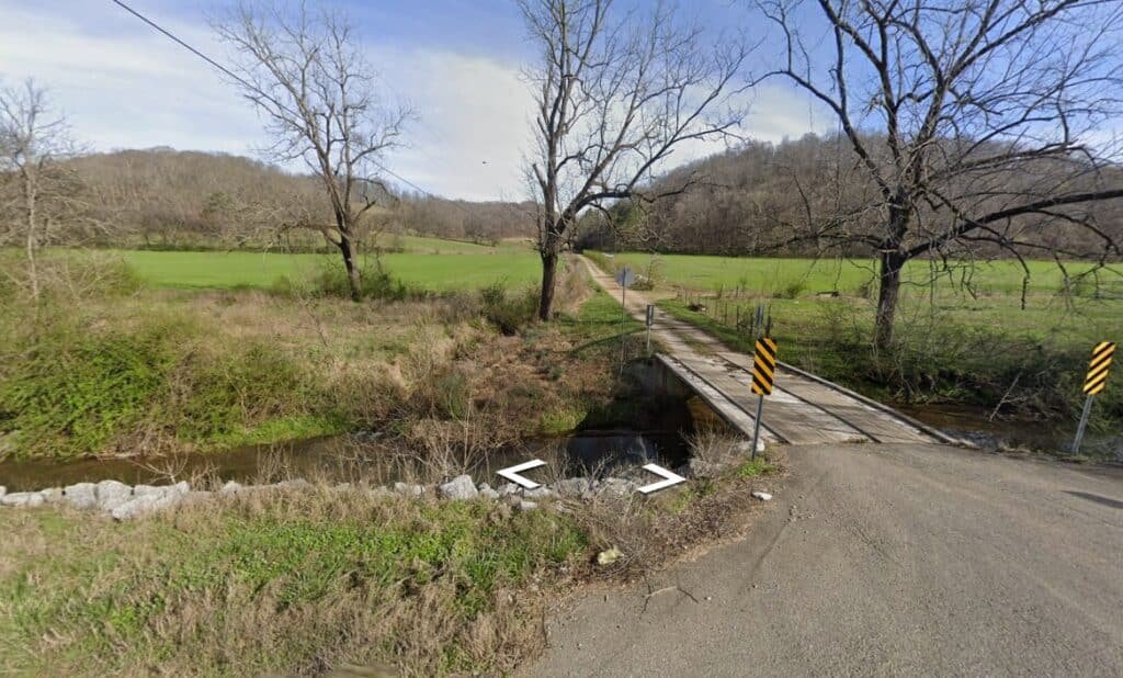 Two-parcel Tennessee property on Weakley Creek Road - homesite with creek access
