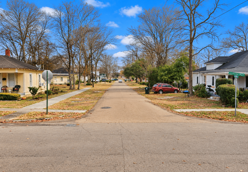 0.07-acre Greenwood Mississippi land listing with community water and sewer - photo 4