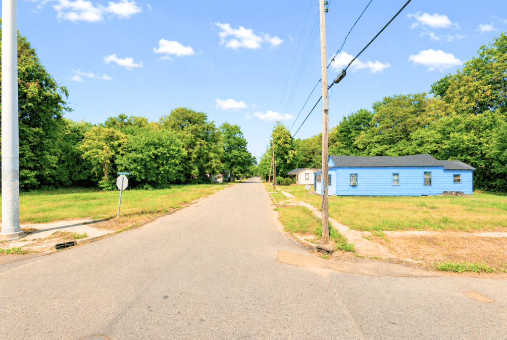 Small Residential Lot Perfect for Home Site or Investment! - photo 6