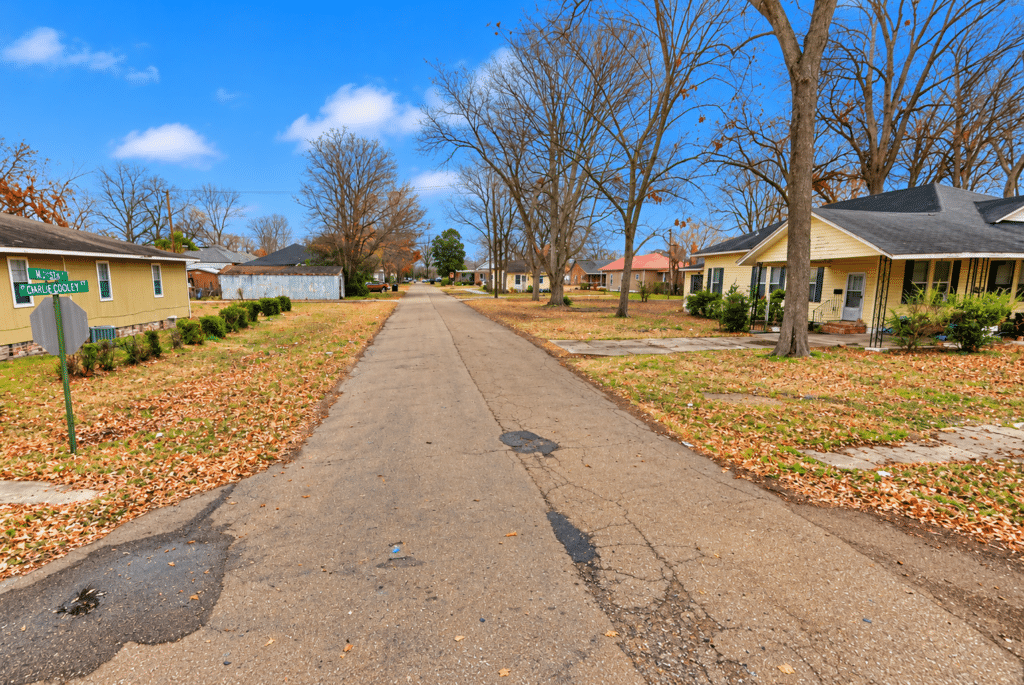 Level terrain corner lot in Greenwood area, Leflore County Mississippi - photo 7