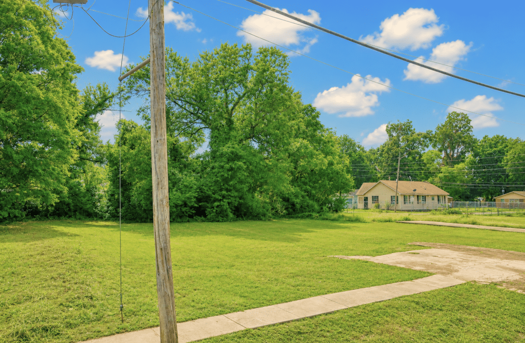 Small Residential Lot Perfect for Home Site or Investment! - photo 7